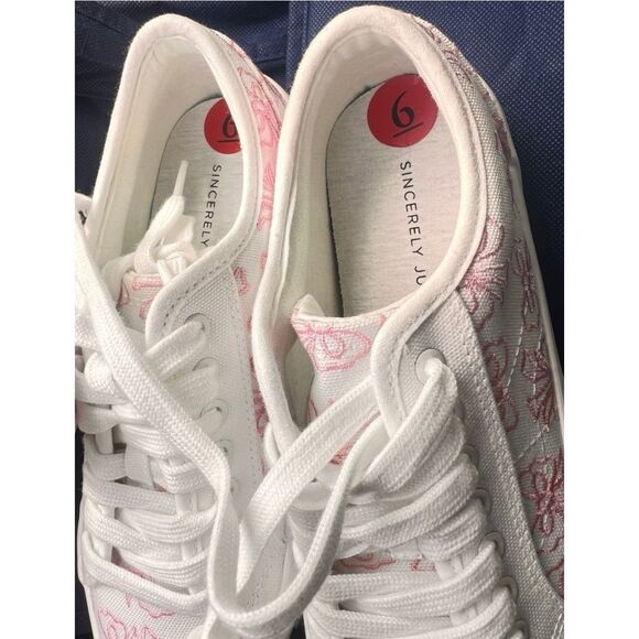 NWT Gorgeous SINCERELY JULES 6 Canvas White & Pink Bow Print COQUETTE Sneakers - Picture 2 of 12
